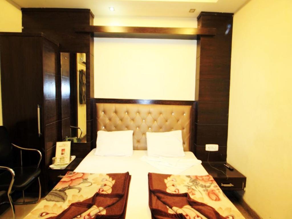 Adb Rooms Hotel Chander Palace New Delhi Exterior photo