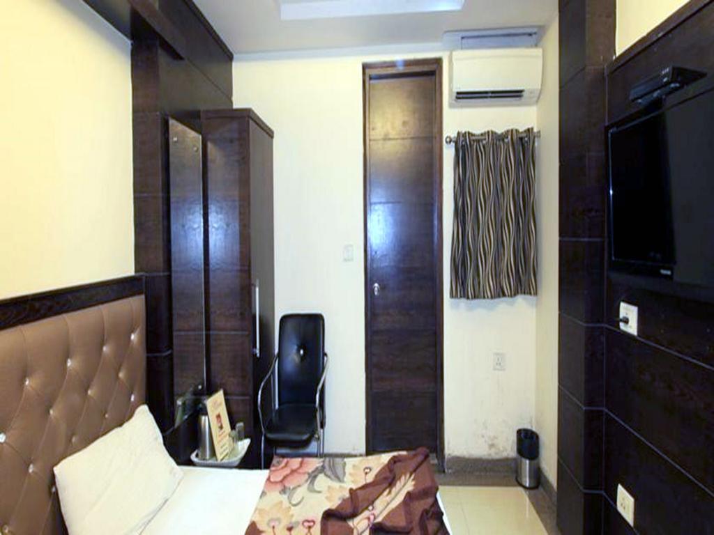 Adb Rooms Hotel Chander Palace New Delhi Exterior photo